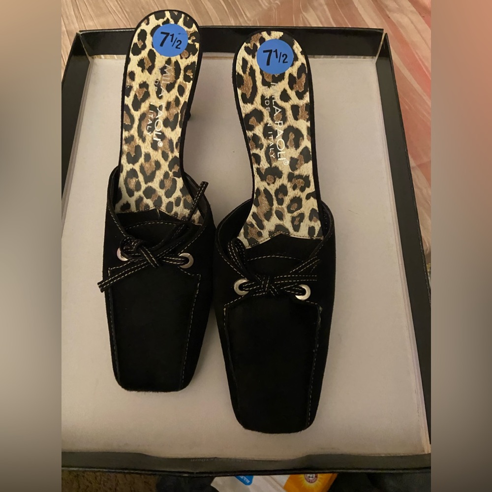 Mika Paoli  black mules size 7.5 new never worn